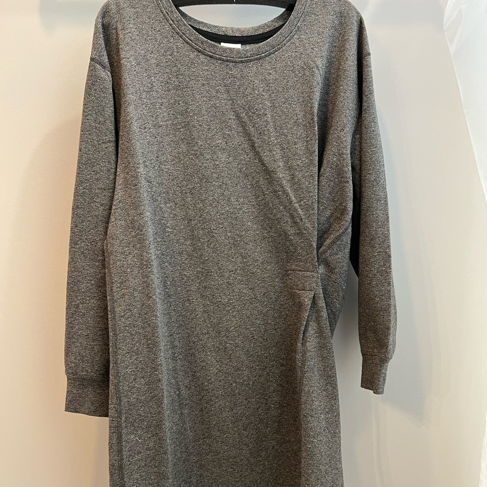 CAbi put on dress
